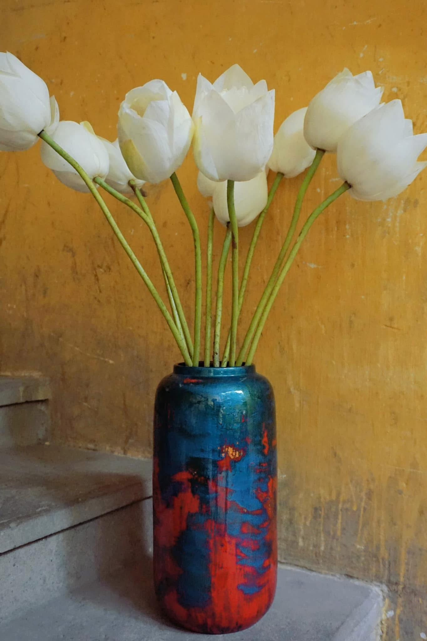 Vietnamese Lacquer - “Hồn Sắc Đông Dương” - Lacquer Vase - front view in blue by Bat-trang