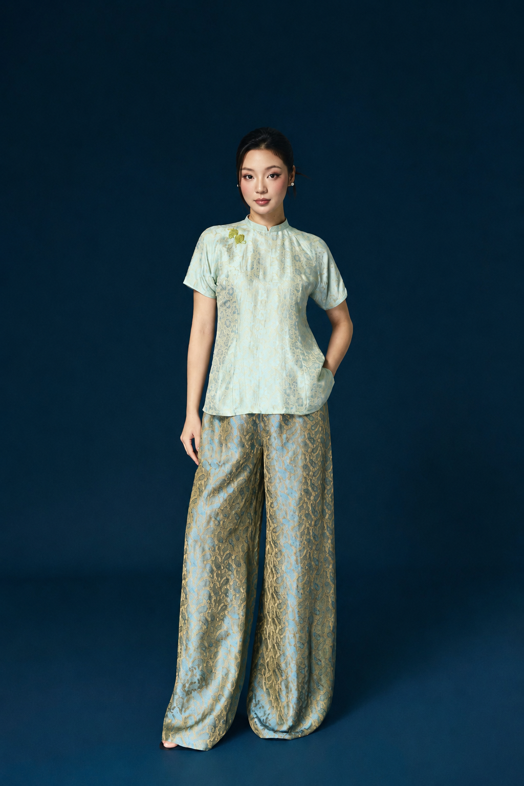 “Mộc Nhiên” Set – Modernized Áo Ngắn in Celadon Worm Silk