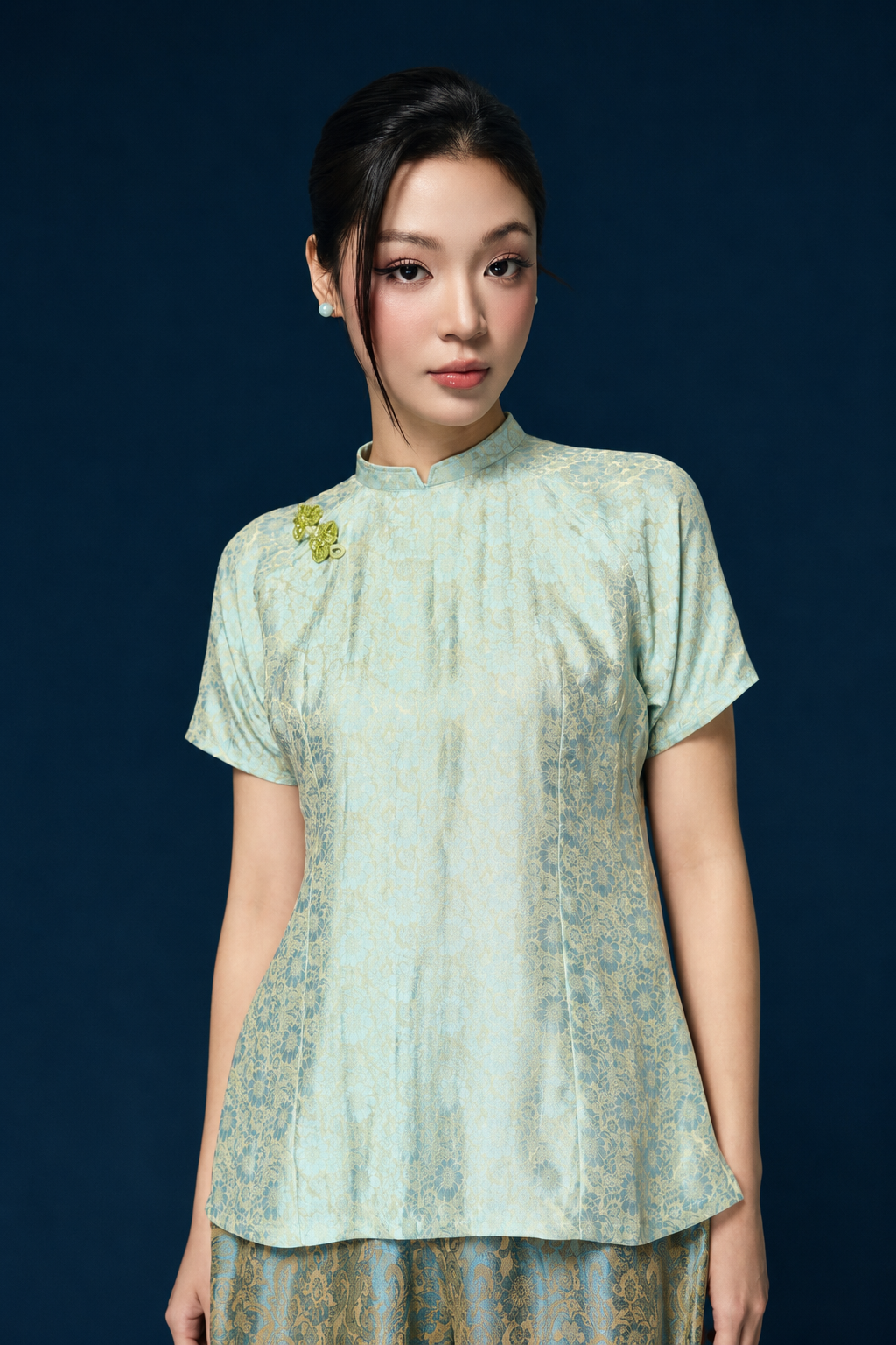 “Mộc Nhiên” Set – Modernized Áo Ngắn in Celadon Worm Silk