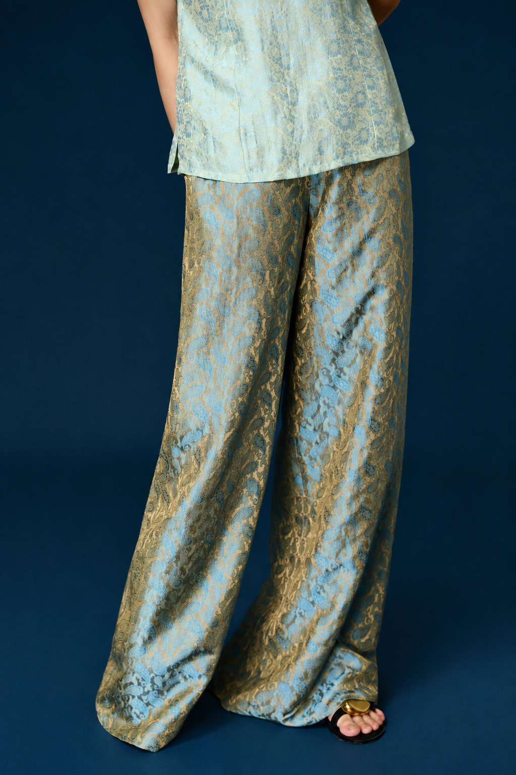 “Mộc Nhiên” Set – Modernized Áo Ngắn in Celadon Worm Silk