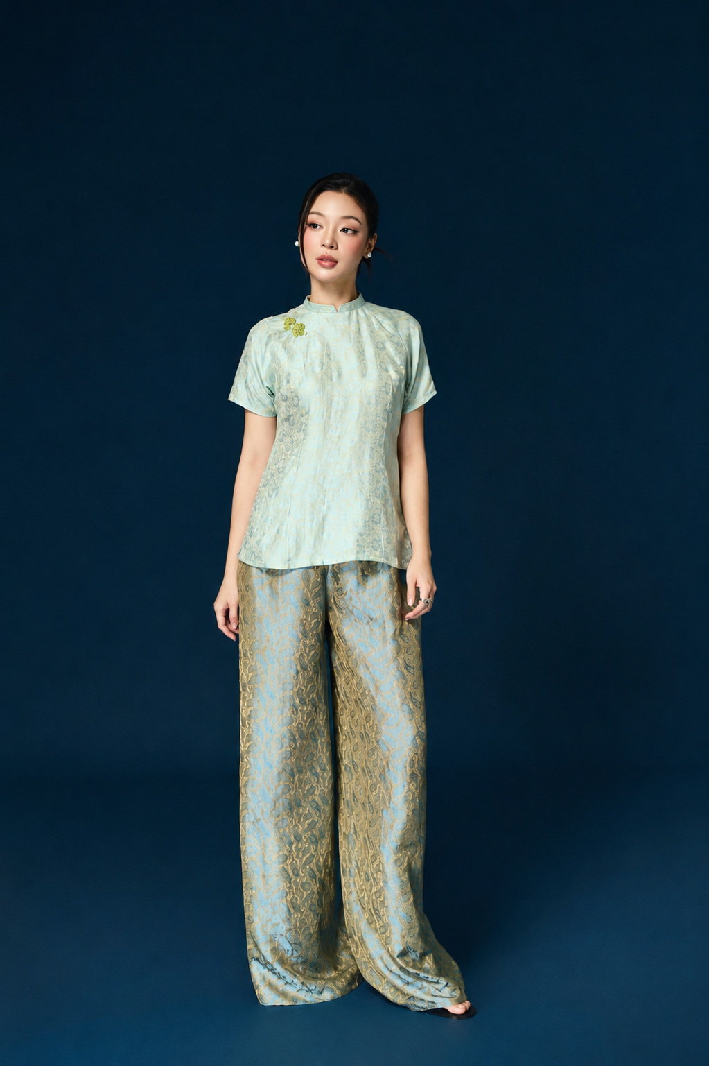 “Mộc Nhiên” Set – Modernized Áo Ngắn in Celadon Worm Silk