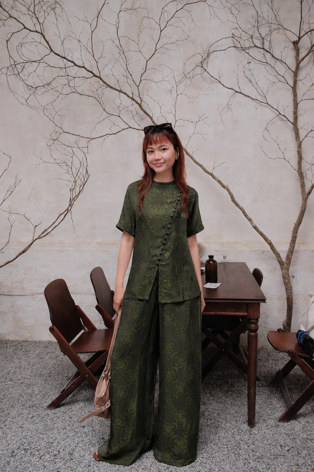 “Diagonal Grace” Ao-Ngan Set – Short-sleeve Worm Silk in Moss Green
