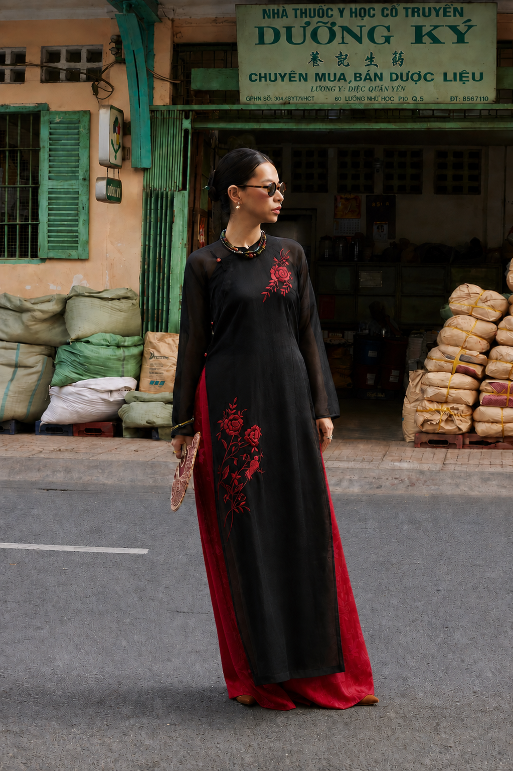 "Midnight Peony" Ao-dai Set – Embroidered Organza in Noir
