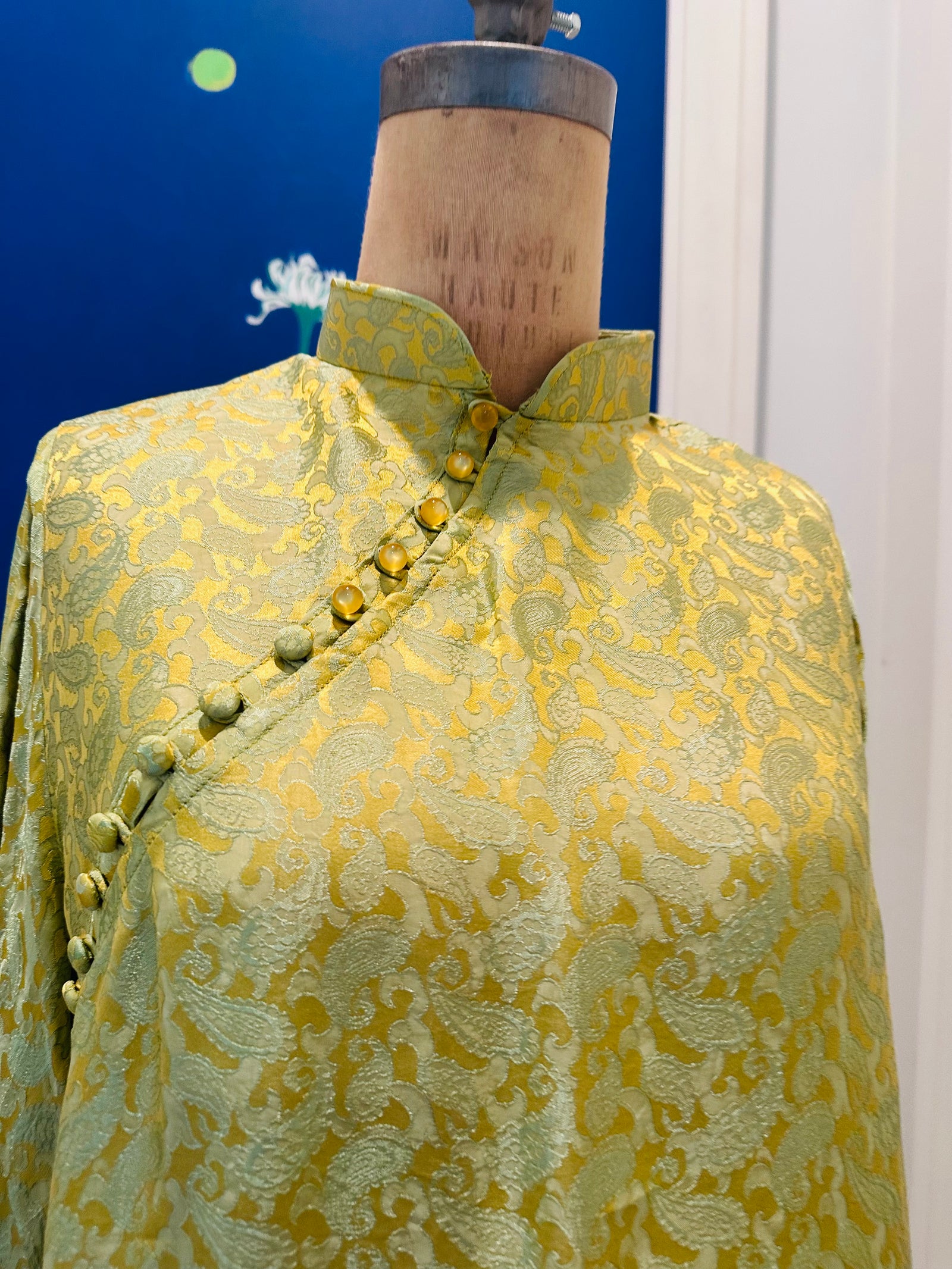 "KY" Ao-Ngan (Shorter version of Ao-dai) with Balloon Sleeve - Parrot Green