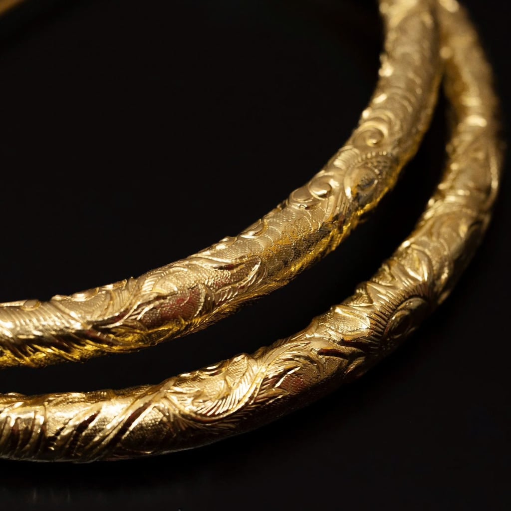 Hạc Vân - Embroidered Velvet Handbag with Hand-cast Brass Handle - detail close-up in gold by Tho