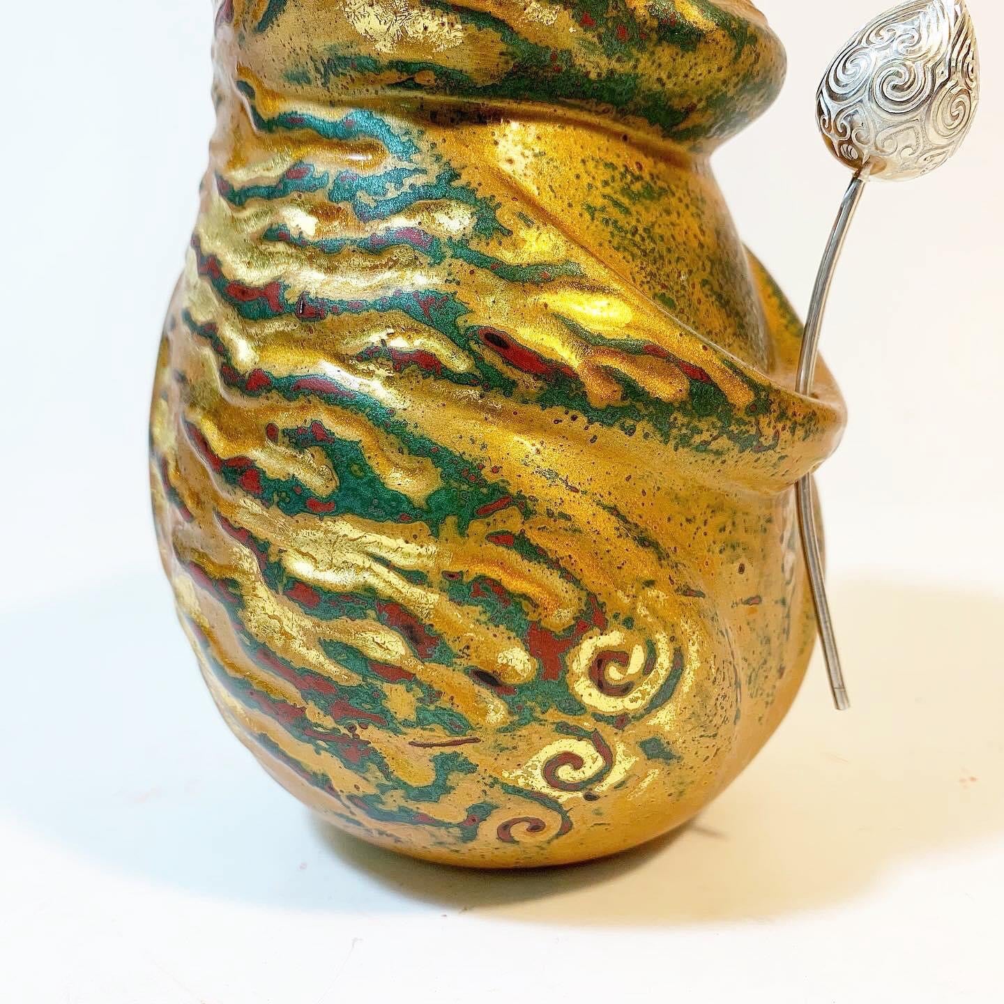 Vietnamese Lacquer - Smiling Tiger - Fengshui Premium Lacquer - detail close-up in gold by Lam Phong Pottery