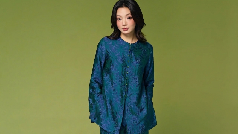 front view shot of Ao ba ba in teal from Hy Phuong