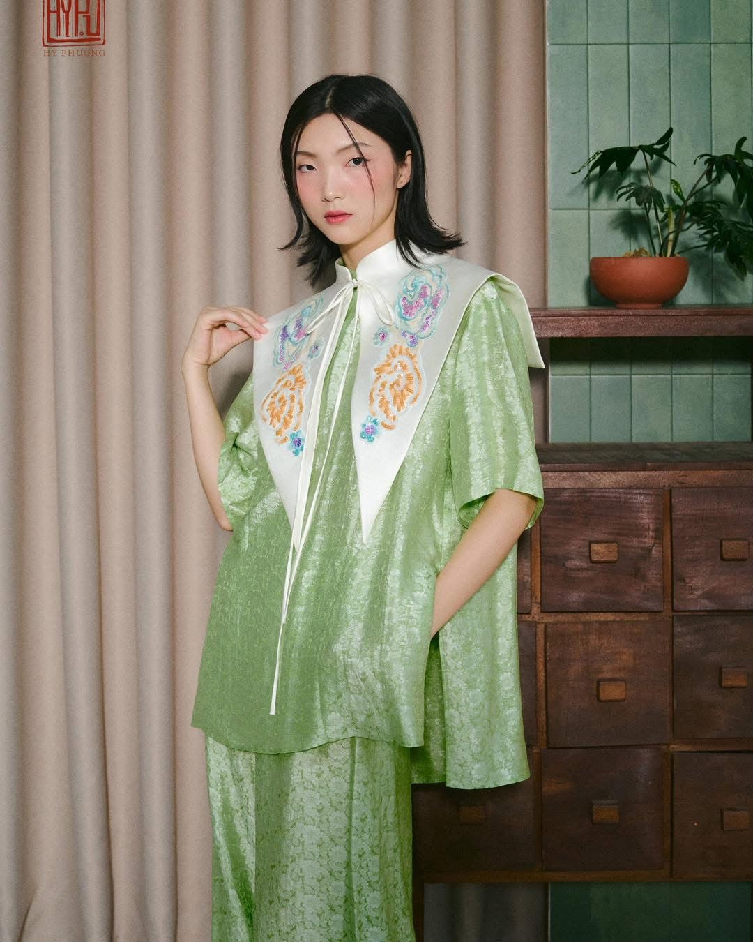 (Copy) (Copy) Luc Thuy Tien Set - Wormsilk Mandarin-neck Ensemble in Jade Green - front view by Hy Phuong