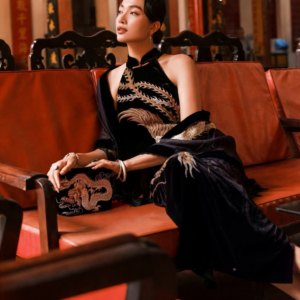 Vietnamese Embroidery - Uyển Long - Embroidered Velvet Handbag with Brass Handle - side profile in black by Tho