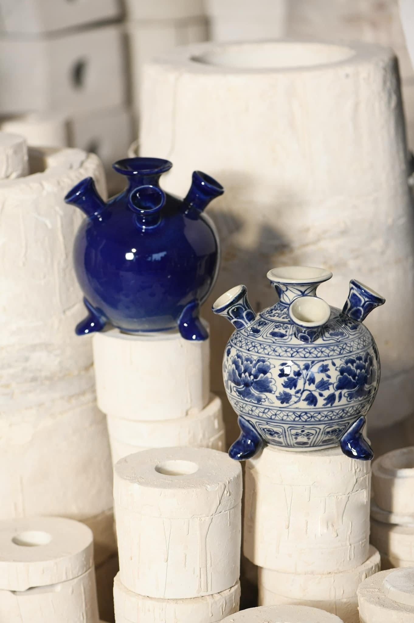 Traditional Pattern - Bat Trang ceramics - 5-bulb Tulipiere Vase in Blue and White - front view in blue by Bat-trang