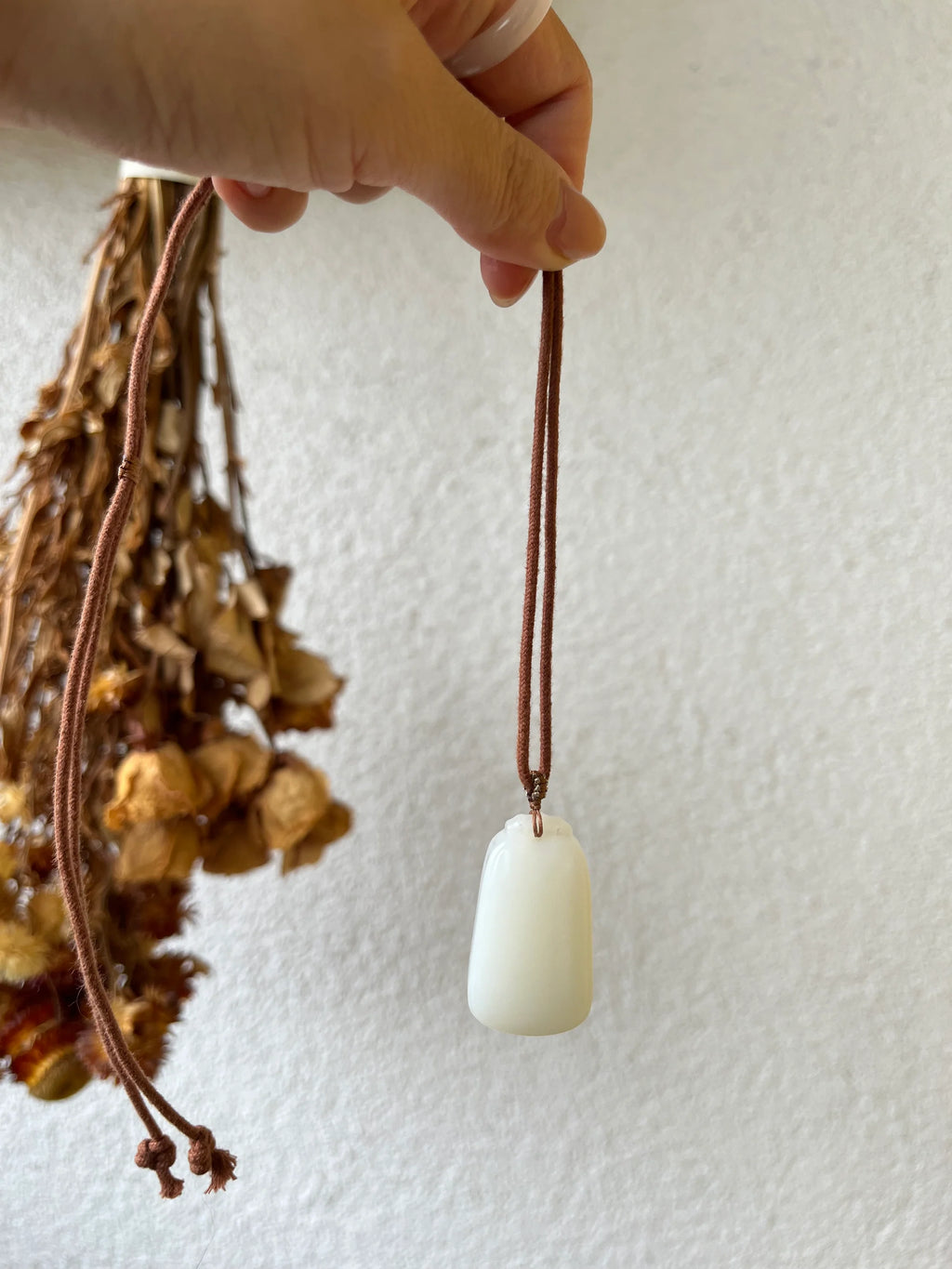 Serene Jade - Hetian Jade Mutton Fat Flat Pendant | 俄白羊脂无事牌 - detail close-up by L'Orient Haus
