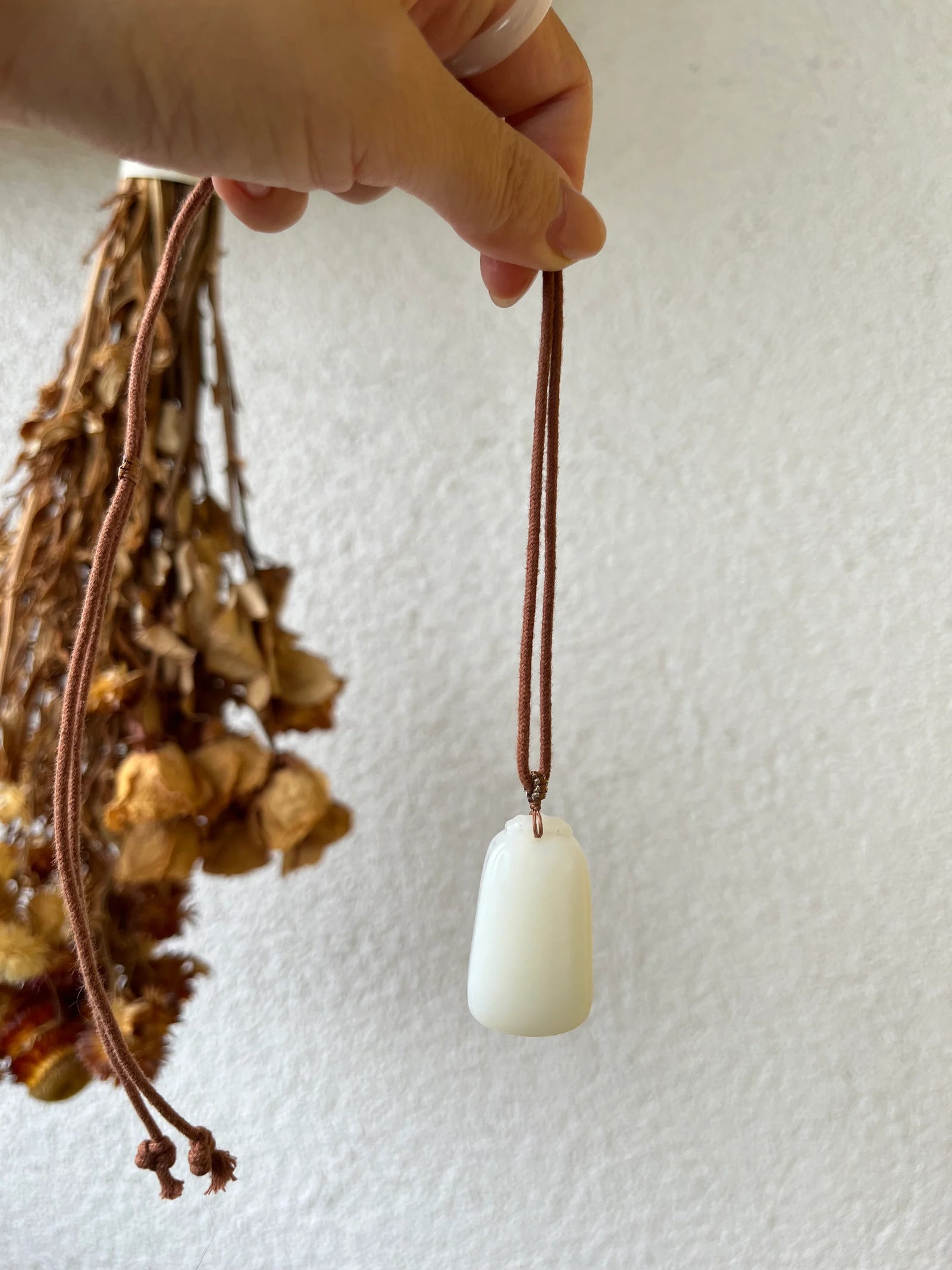 Serene Jade - Hetian Jade Mutton Fat Flat Pendant | 俄白羊脂无事牌 - detail close-up by L'Orient Haus