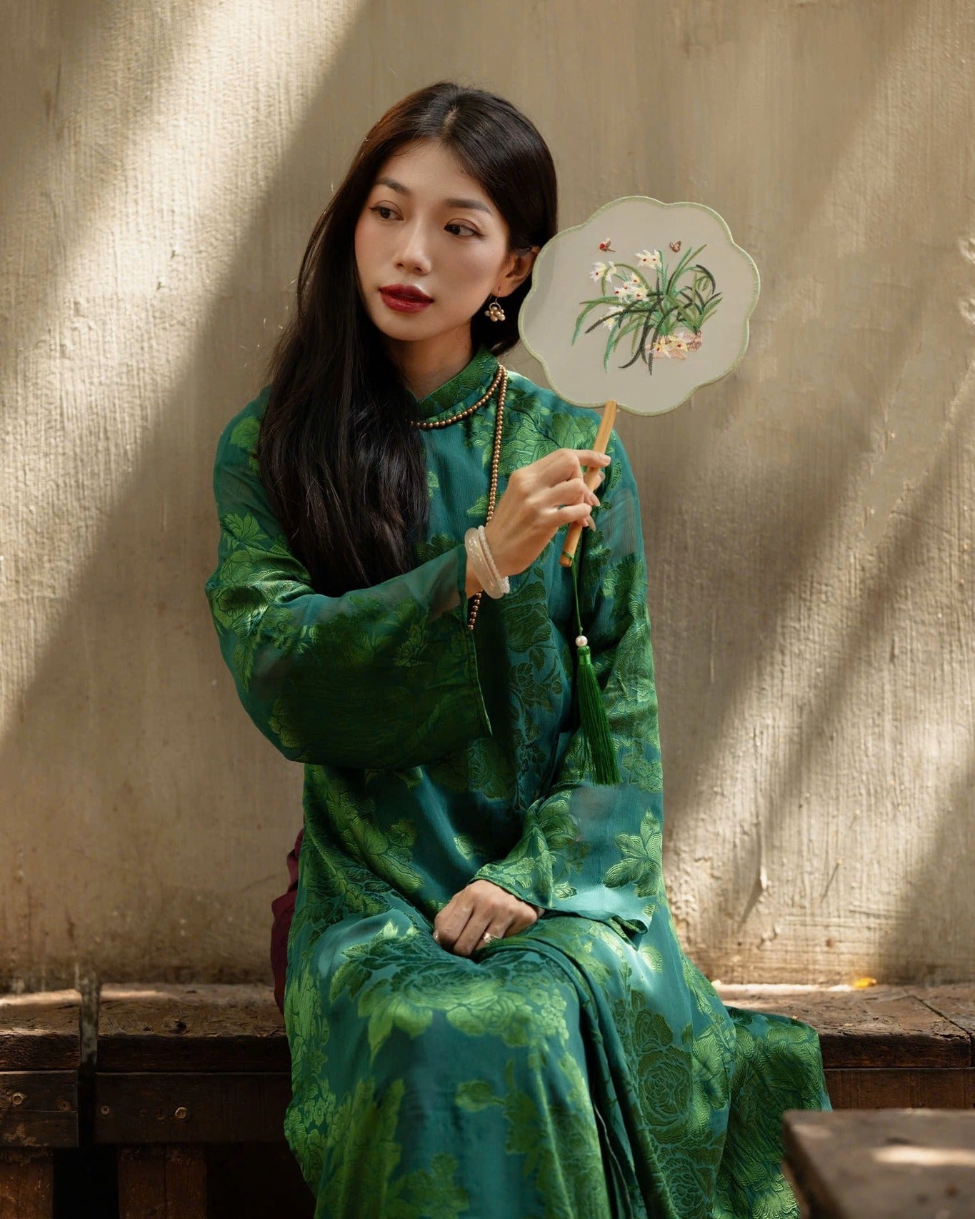 Vietnamese Ao Dai - Giai Nhan Premium Ao Dai - Green Wormsilk [Traditional cut] - styled presentation in green by Moc