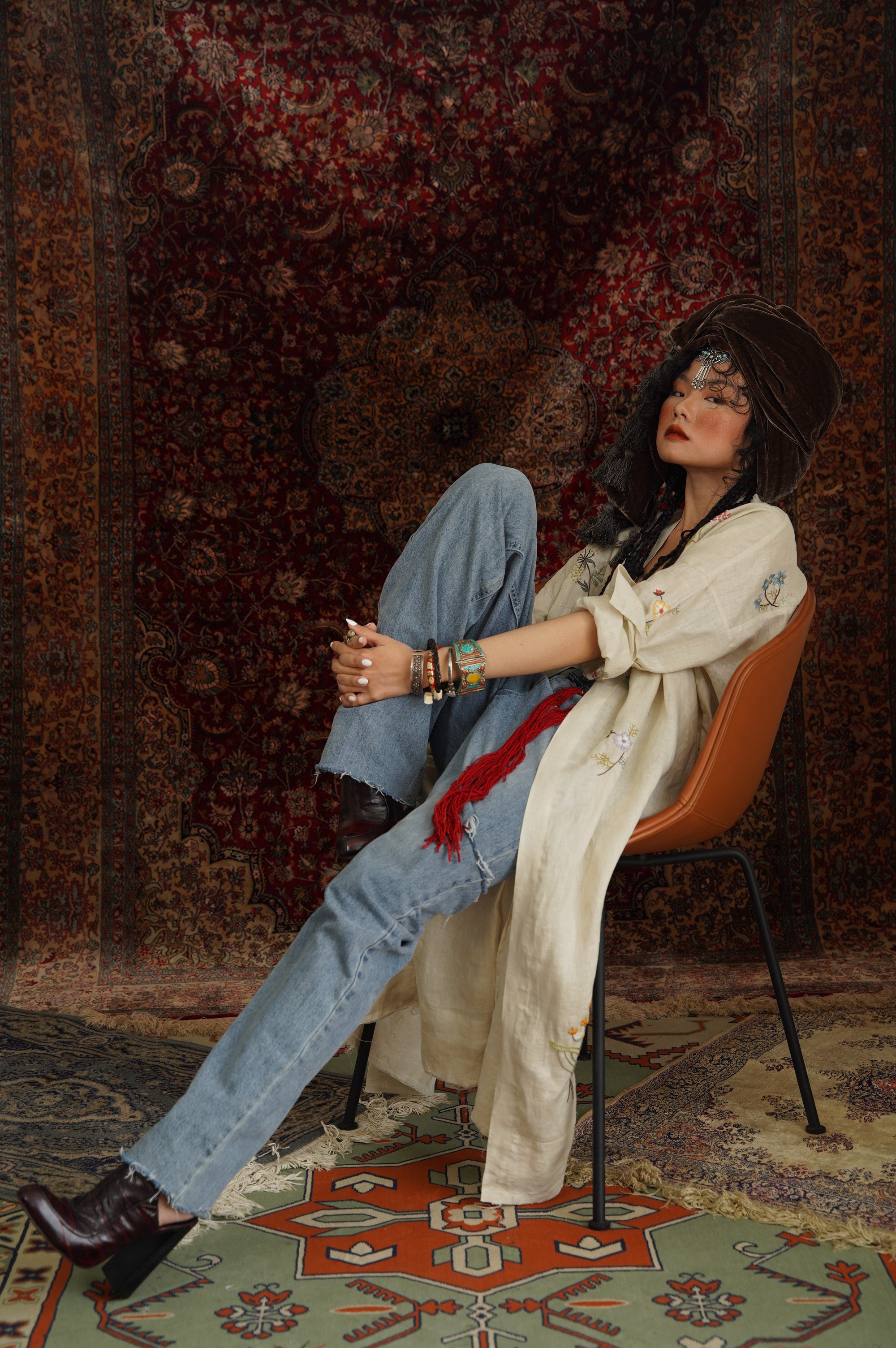 "Terra" embroidered linen cardigan in black by Huulala, featuring artisan floral patterns, cultural authenticity.