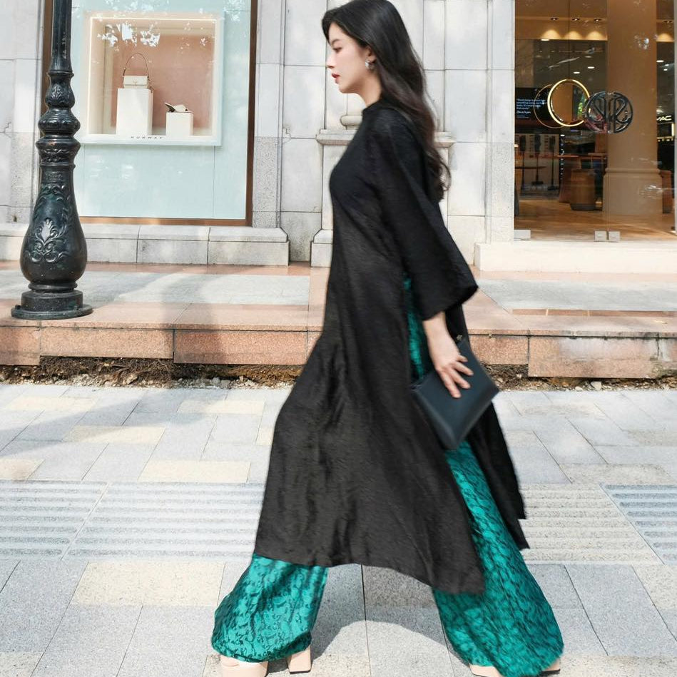 Vietnamese Ao Dai - Huyen Hoa Ao dai set - Silkworm silk in Black [Modern cut] - side profile in black by Moc