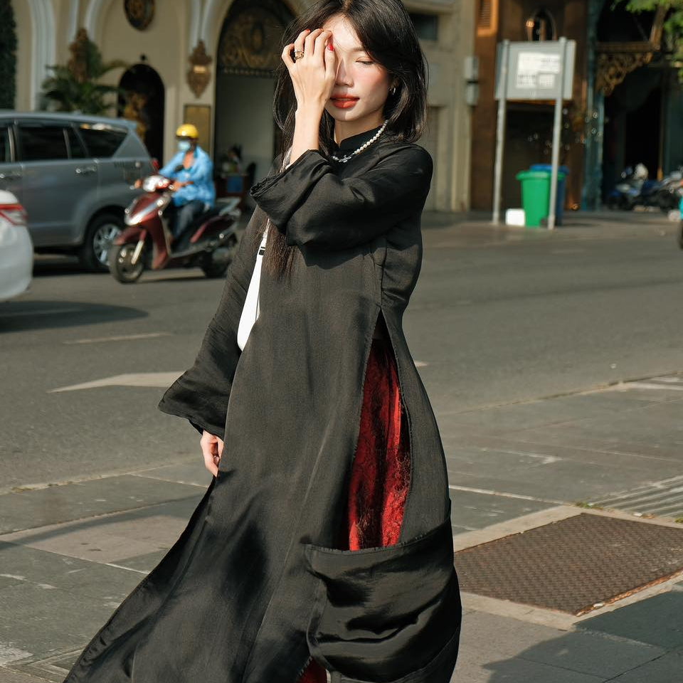 Vietnamese Ao Dai - Huyen Mac Ao Dai set - Wormsilk in Solid Black [Modern cut] - side profile in black by Moc
