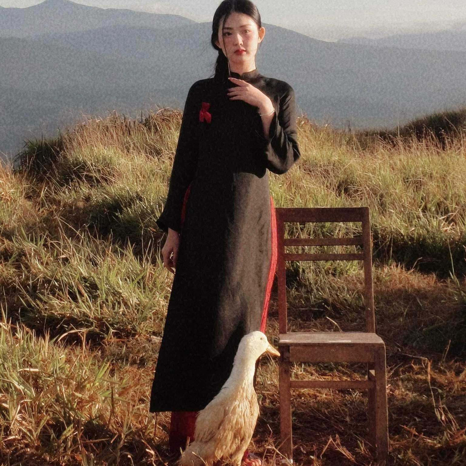 Vietnamese Ao Dai - Huyen Mac Ao Dai set - Wormsilk in Solid Black [Modern cut] - styled presentation in black by Moc
