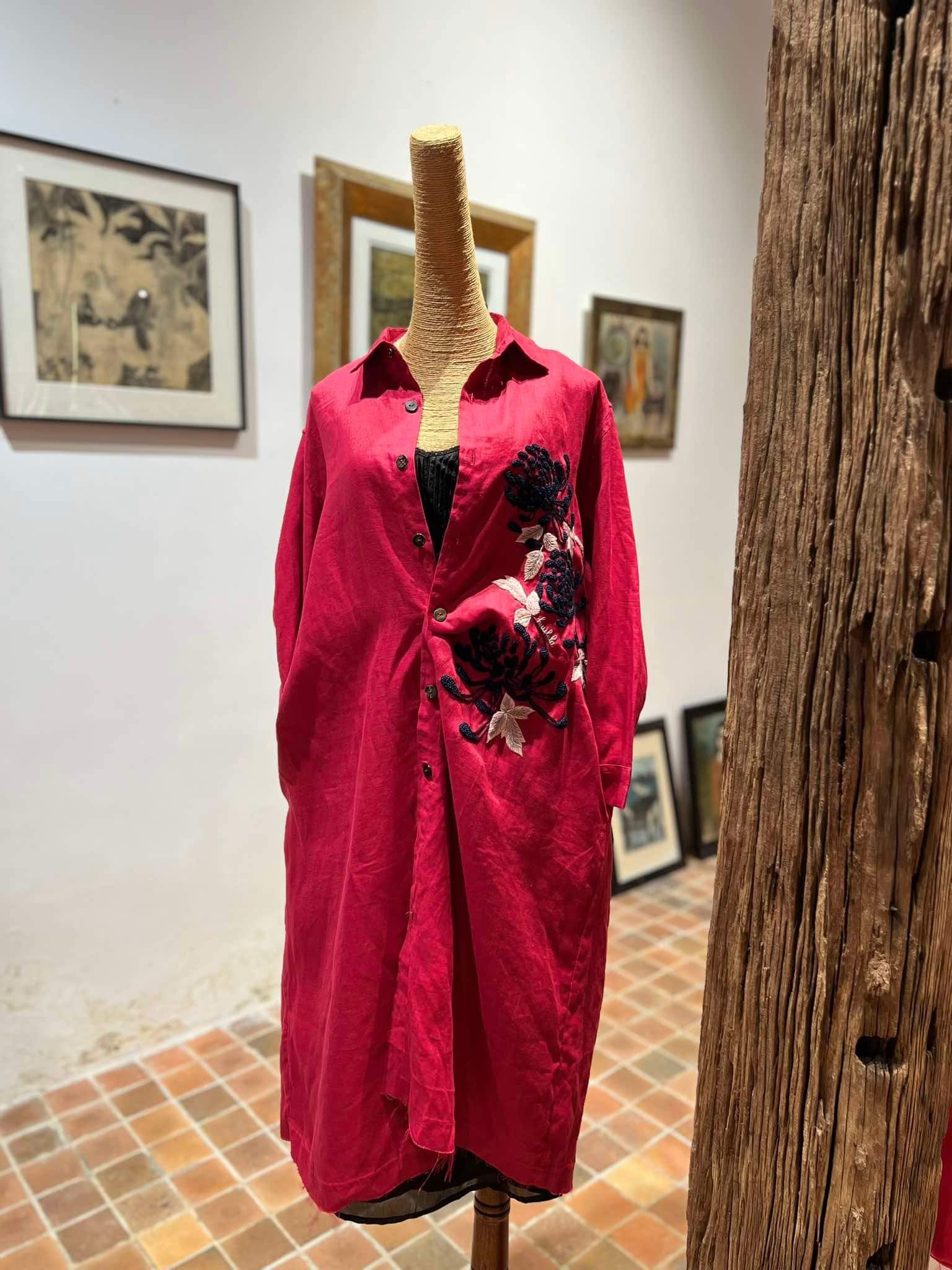 "Soleil" embroidered red linen dress shirt by Huulala, featuring artisan Vietnamese floral design.