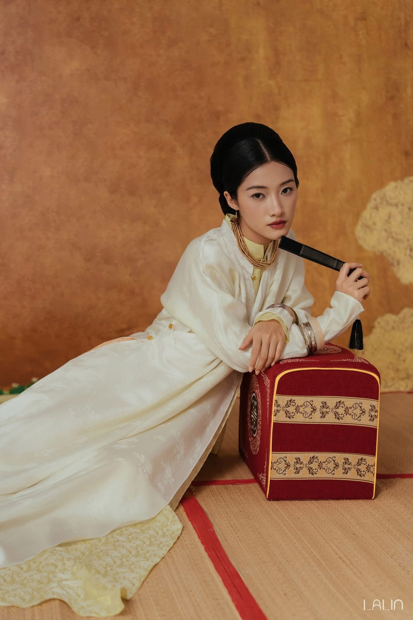 Nghi Giao Ao-dai Set – Luxury Double-layer Hand-Embroidered WormSilk in White [Wedding Collection] by Lalin - back view showing intricate details and cultural authenticity, premium Vietnamese silk clothing