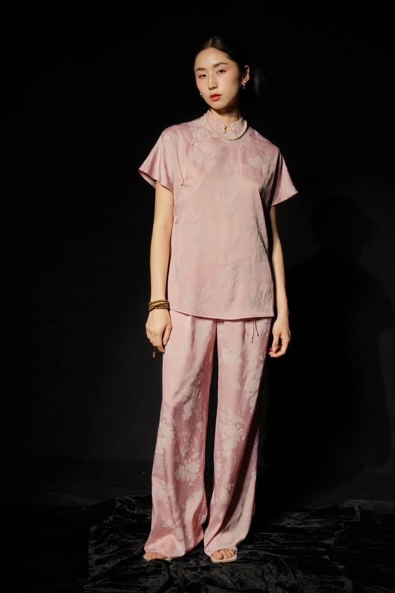 "Yen Chi Set - Mandarin-neck top and pants in pastel pink jacquard silk, modern Vietnamese design by Hy Phuong"