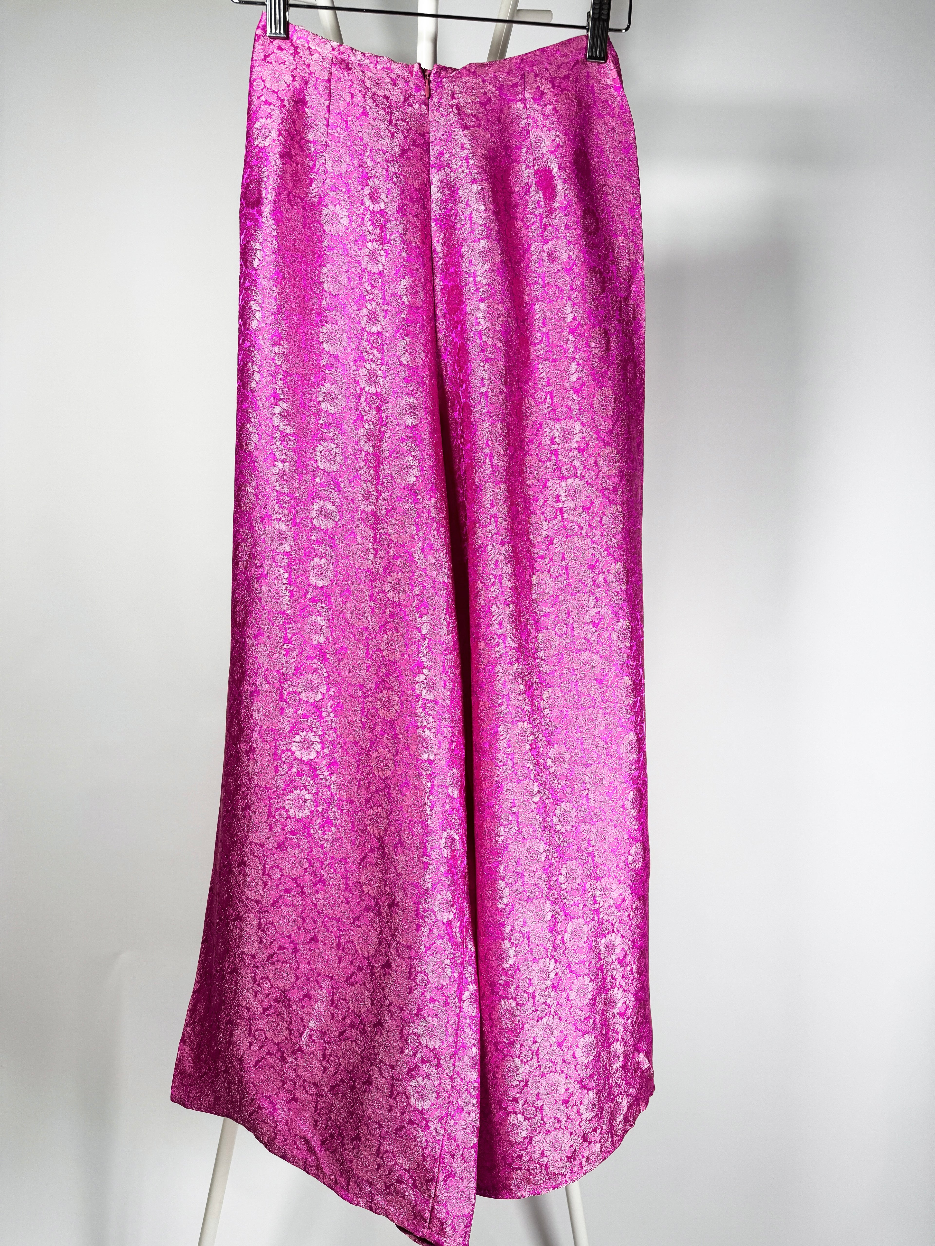 "Pink Ao Dai pants with chrysanthemum pattern in silk jacquard, traditional Vietnamese attire."
