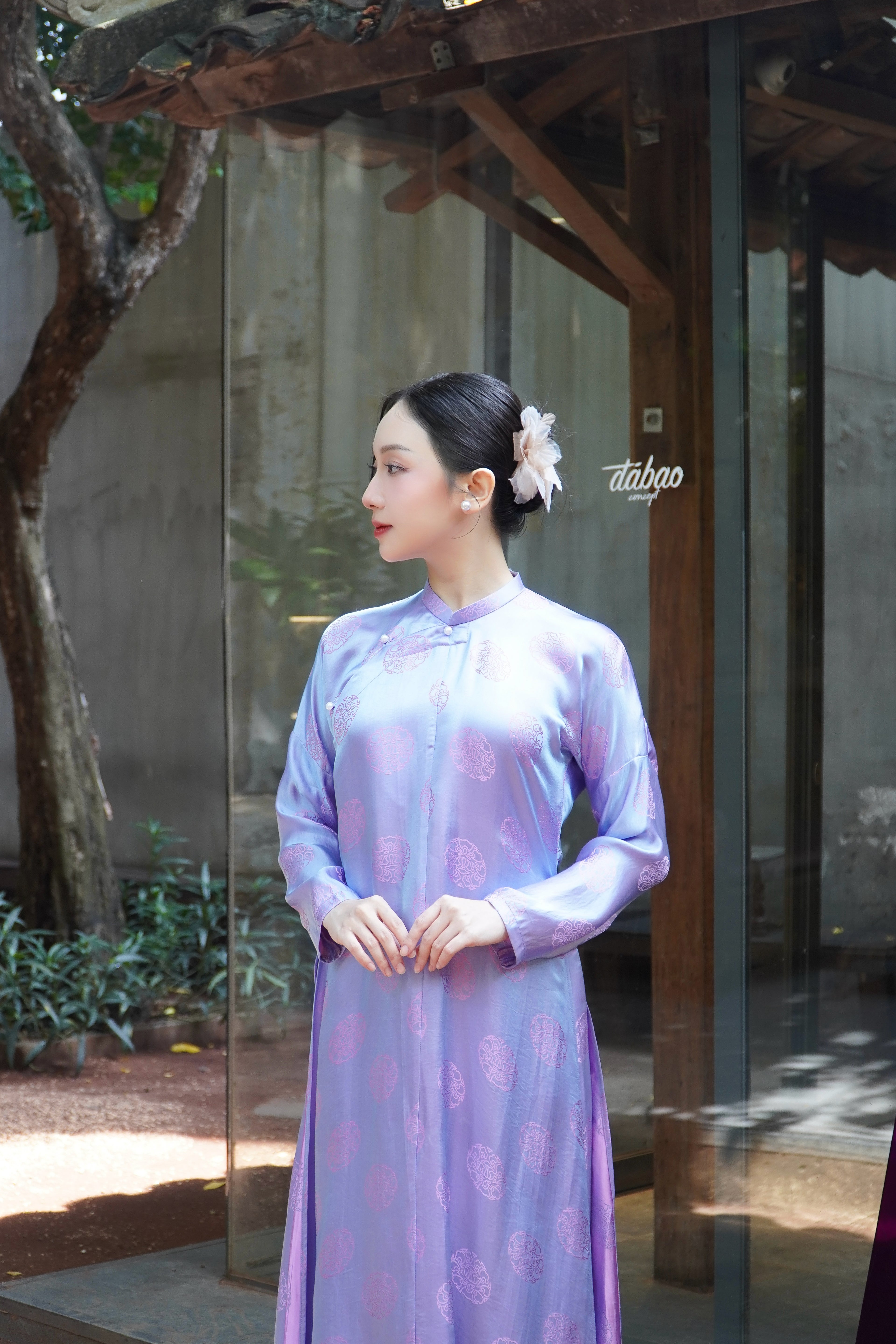 Ngũ Vân" Ao-dai Set – Wormsilk 5-panel Aodai in Lavender - Close-up - Authentic Vietnamese fashion details