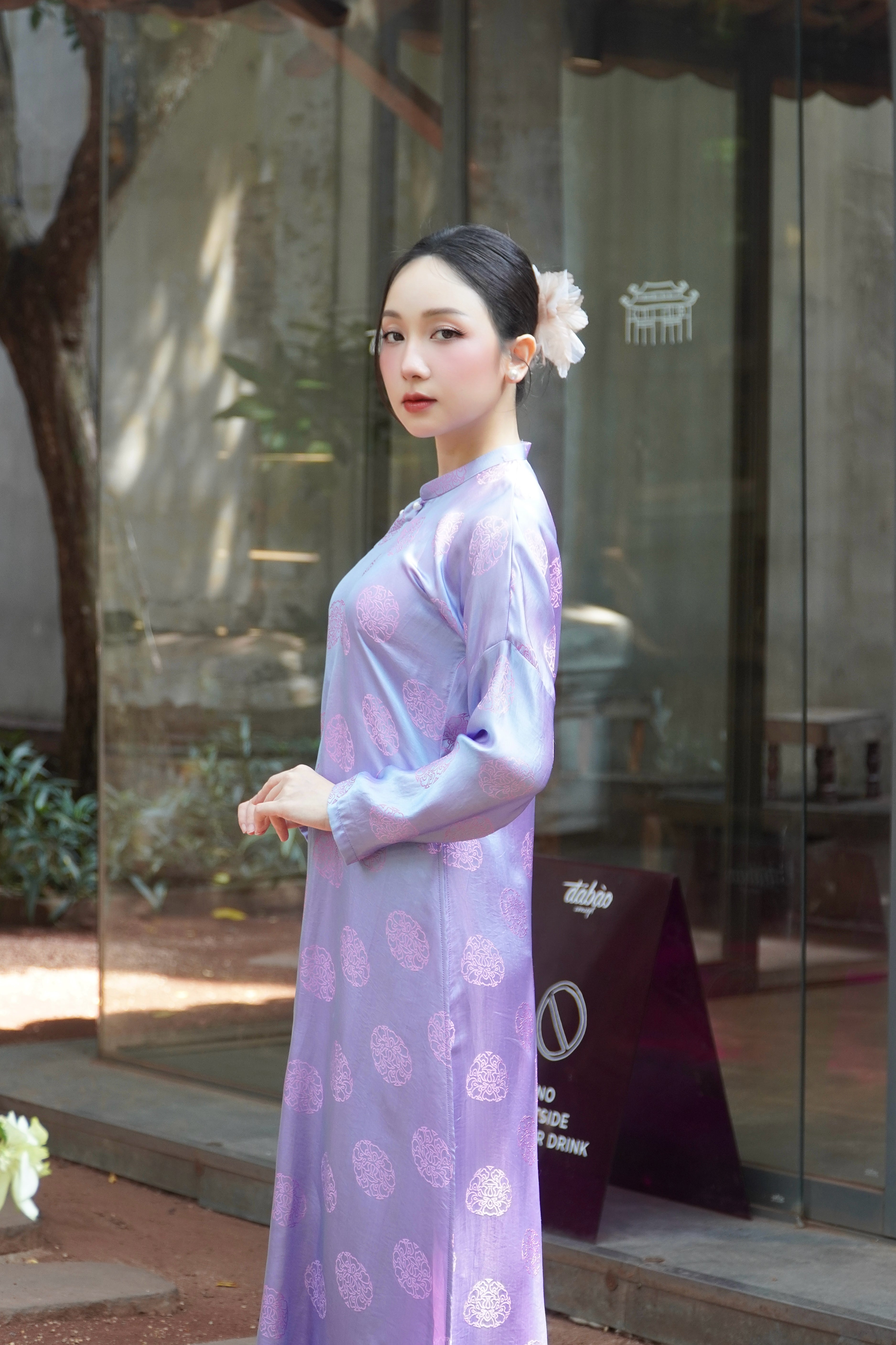 Ngũ Vân" Ao-dai Set – Wormsilk 5-panel Aodai in Lavender - Side view - Traditional Vietnamese craftsmanship