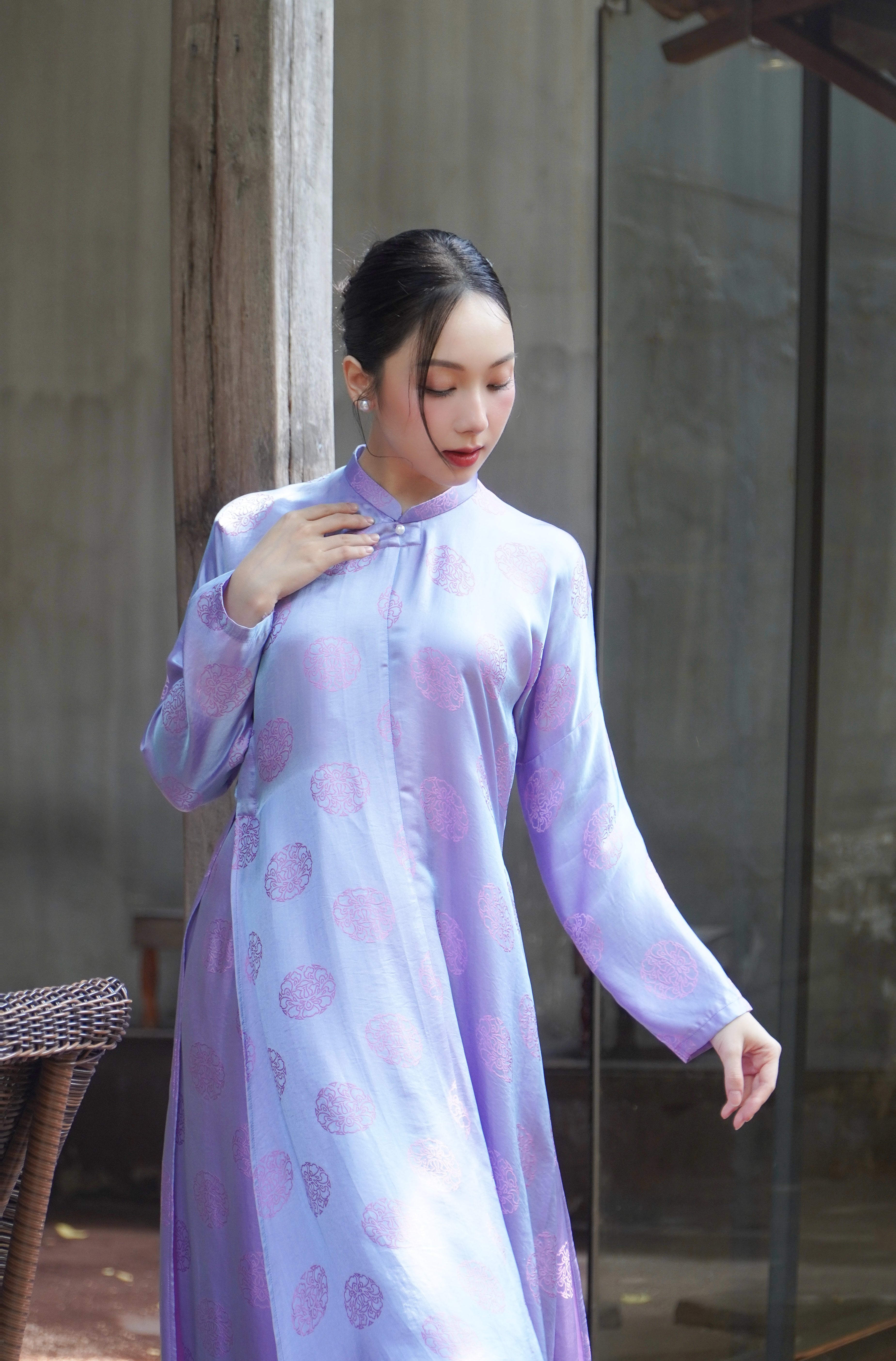 Ngũ Vân" Ao-dai Set – Wormsilk 5-panel Aodai in Lavender - Front view - L'Orient Haus Vietnamese fashion