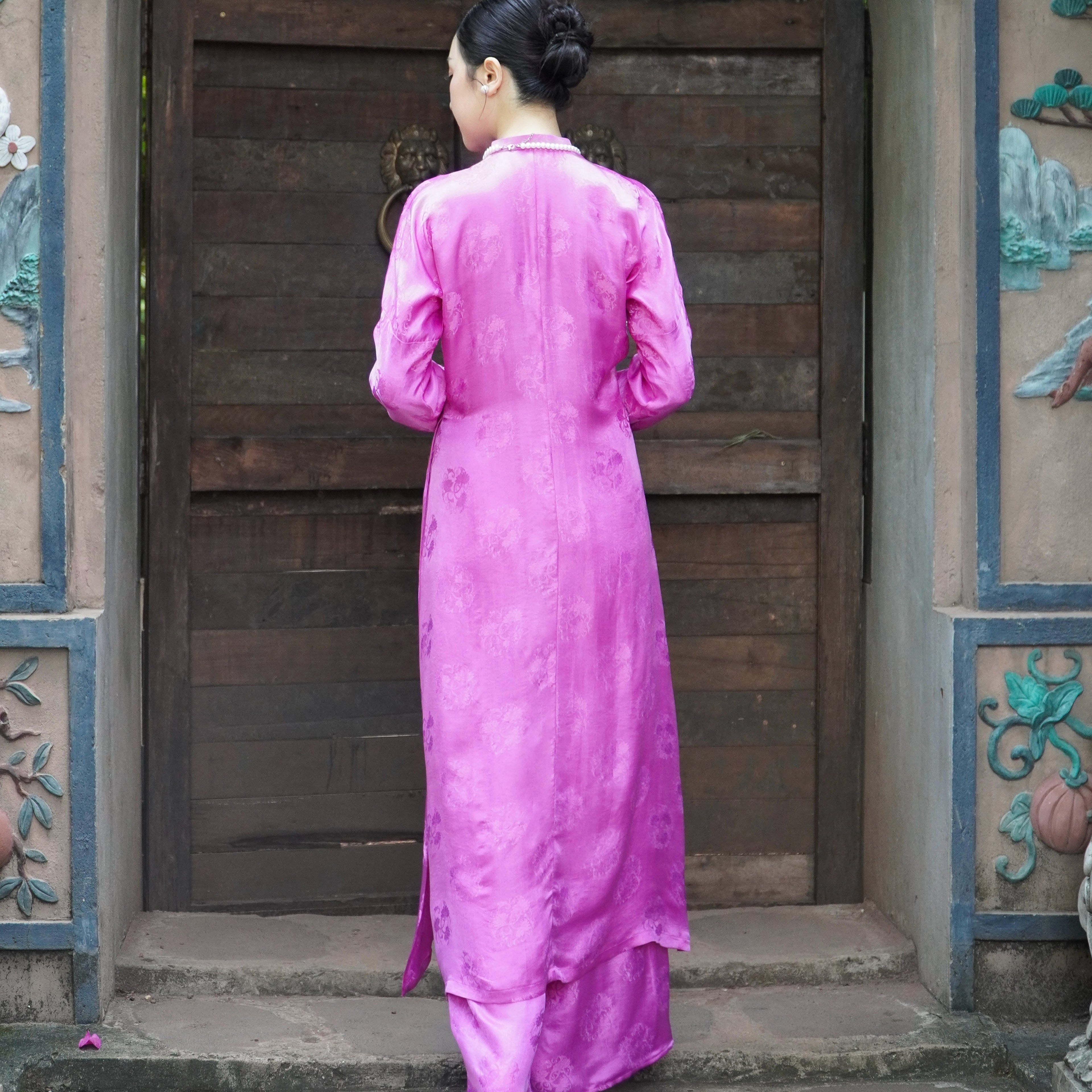 Nguyệt Liên" Ao Dai set -  Wormsilk 5-panel Design in Pink - Close-up - Authentic Vietnamese fashion details