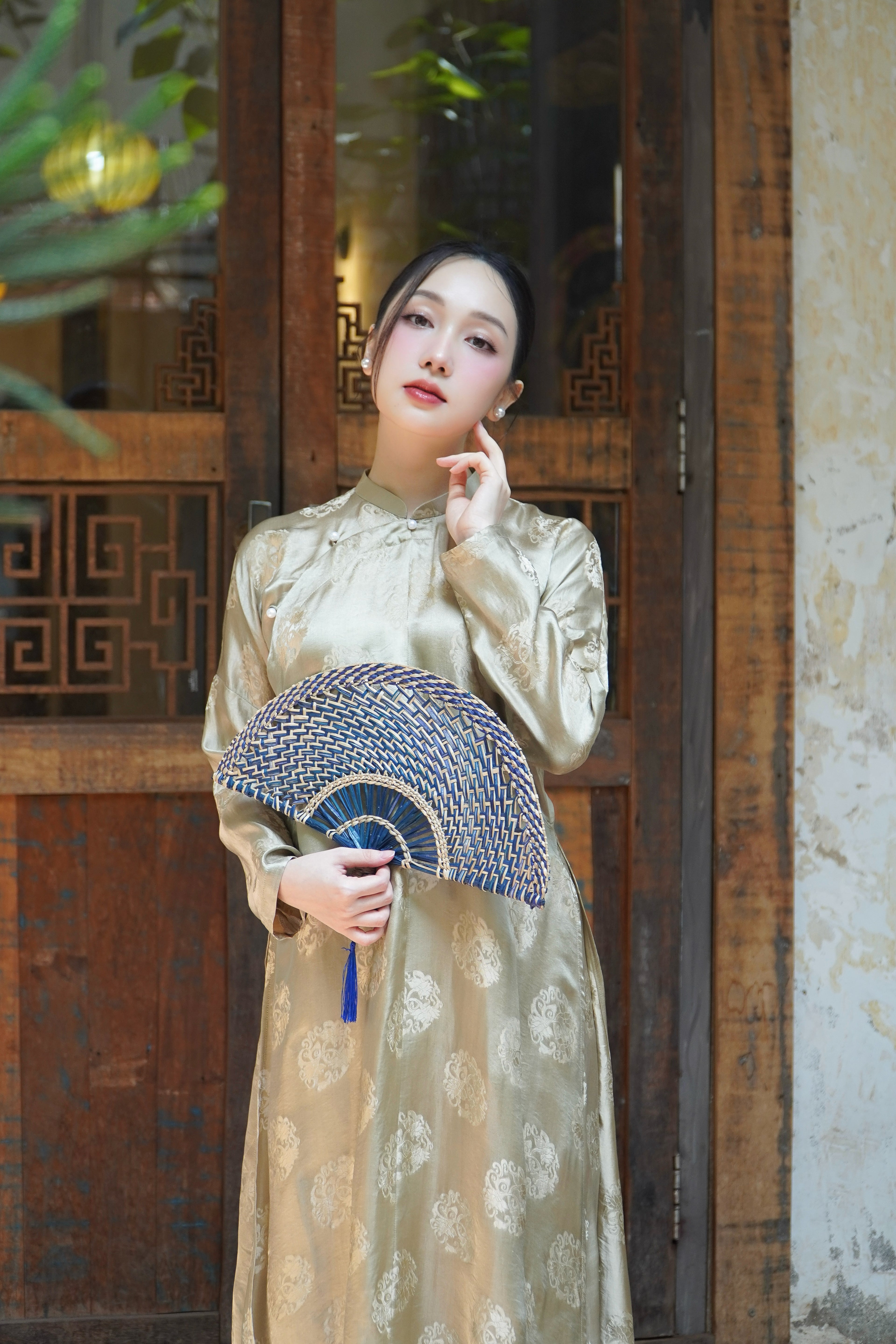 Nguyệt Liên" Ao Dai set - Wormsilk 5-panel design in Clay - Side view - Traditional Vietnamese craftsmanship
