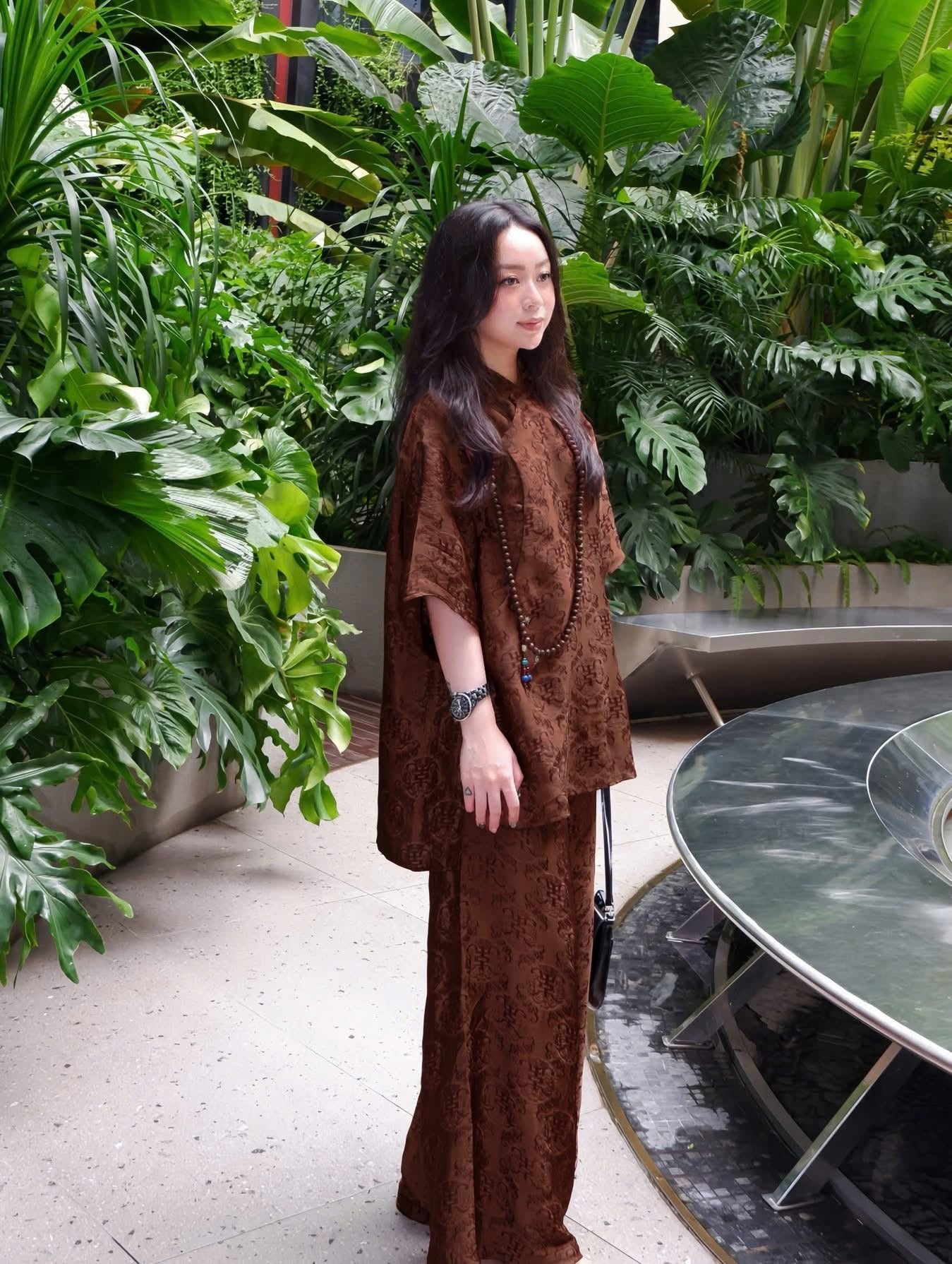 Ninh Van" Set - Mandarin-neck Wormsilk in Earth Brown - Detail shot - Handcrafted design