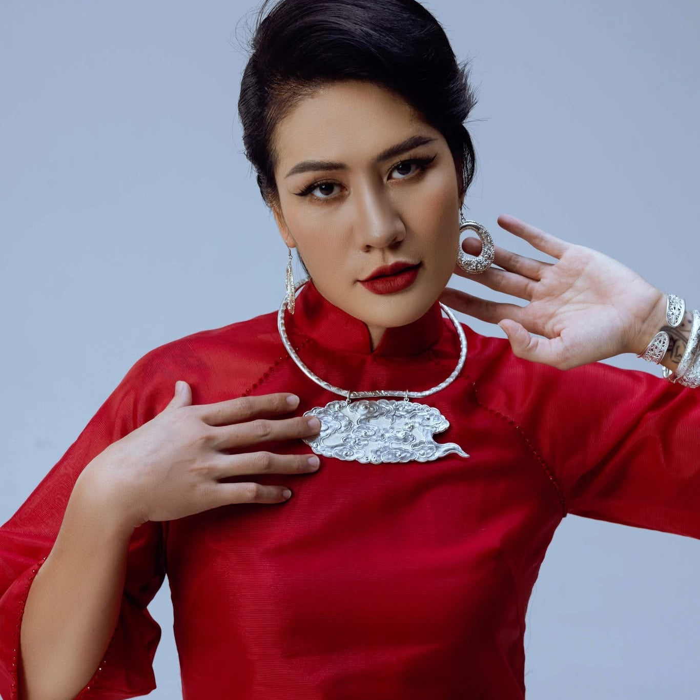 Vietnamese Ao Dai - Van Quyen – The Cloud Talisman Choker with Pendant - front view in silk in red by HI de Maison