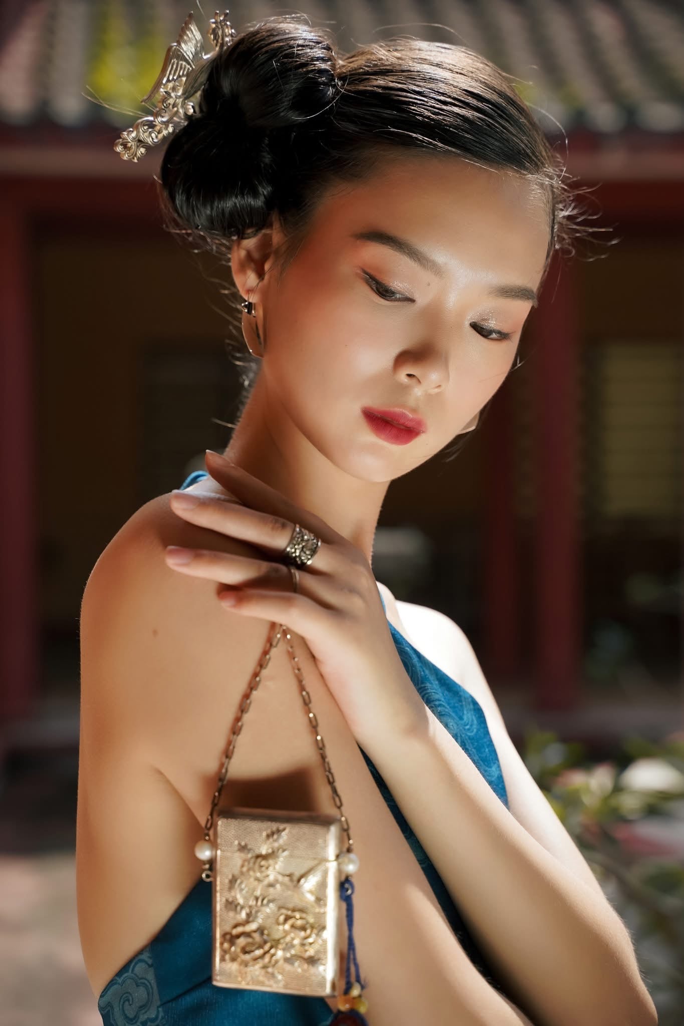 Bach Hoa mini clutch size comparison showing compact 6.5cm x 9.5cm dimensions - perfect evening accessory