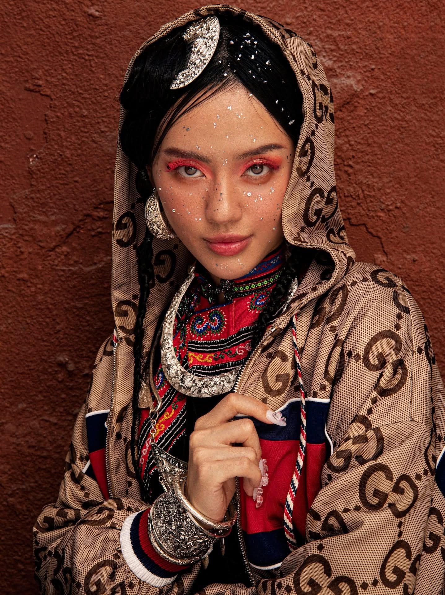 Nhat Chi Mai – Collar Necklace in Fine Silver - side angle showing silhouette and fit by HI de Maison at L'Orient Haus