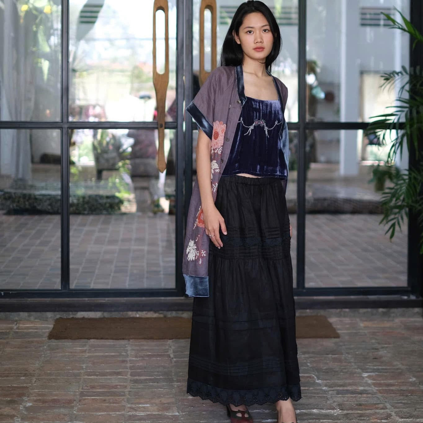"Uni mid-length kimono with velvet trim, floral embroidery, Vietnamese-inspired design"