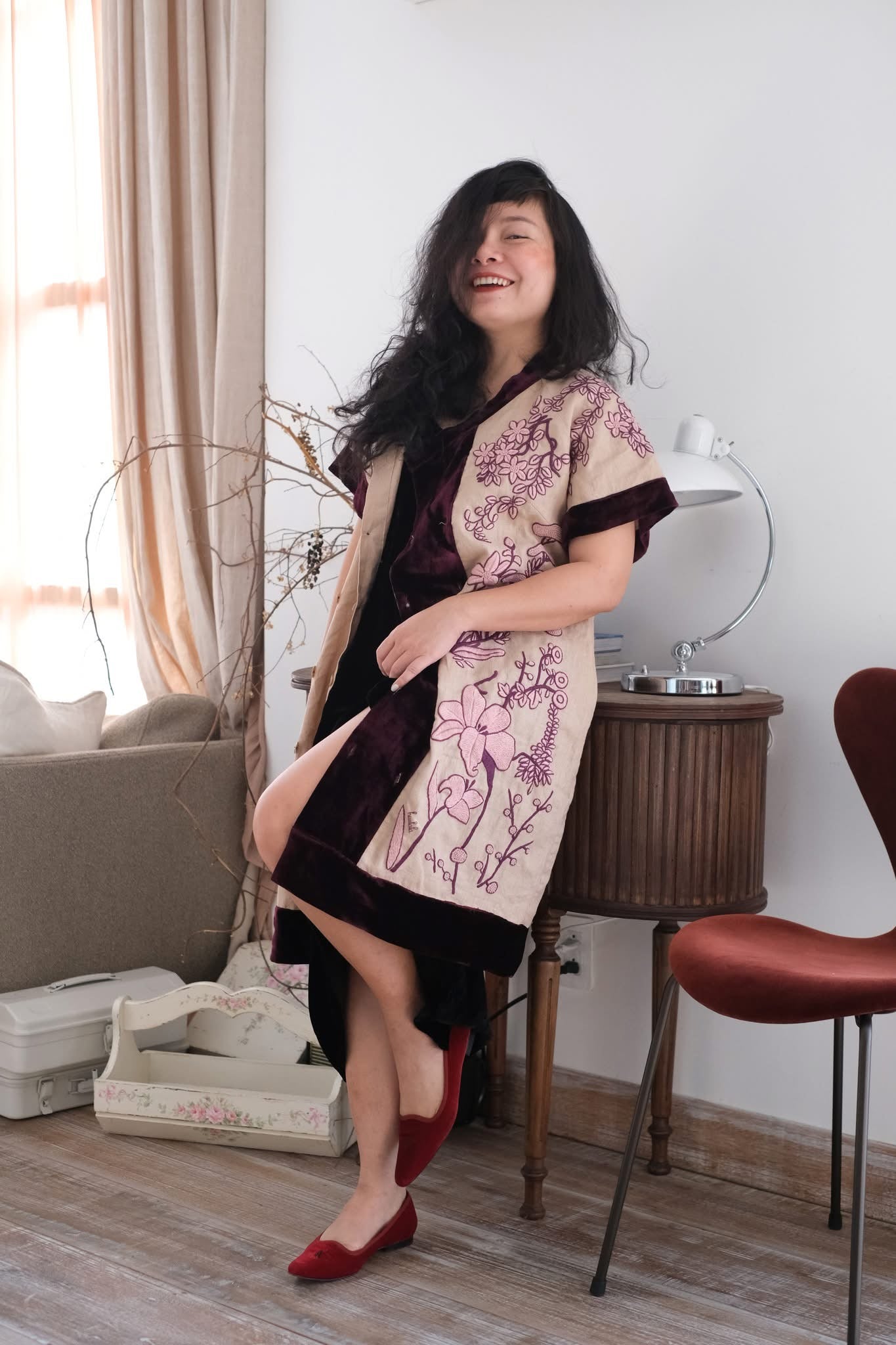 "Uni mid-length kimono with velvet trim, floral embroidery, silk blend, Vietnamese-inspired design"