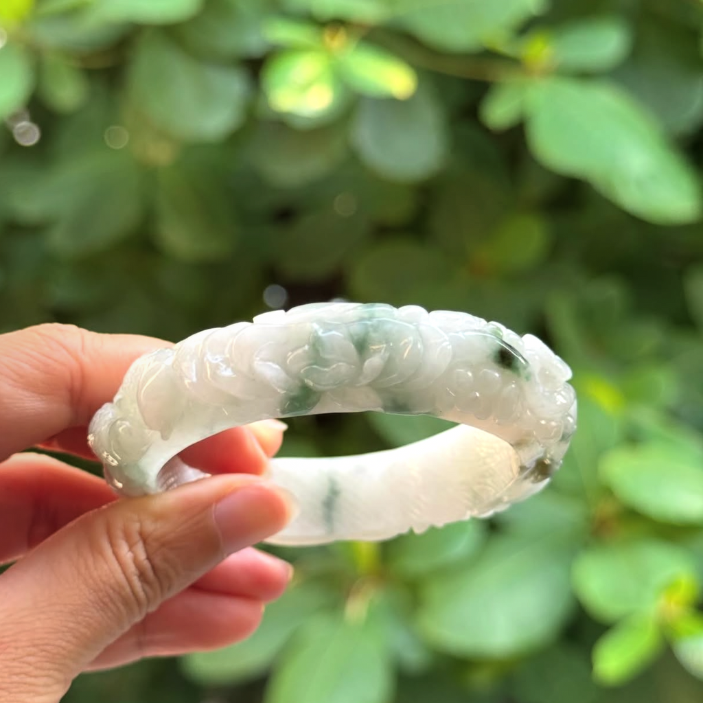 “Jade Garden of Harmony” – Hand-Carved Natural Jadeite Bangle