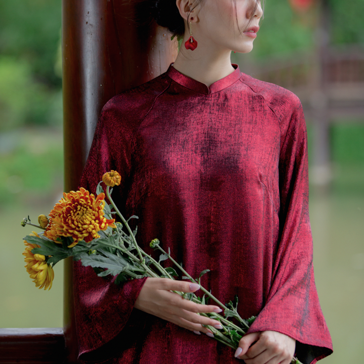 Tich Luu Ao Dai Set in Metallic Pomegranate Red with Dark Moss Pants [Modern cut] - side profile by Moc