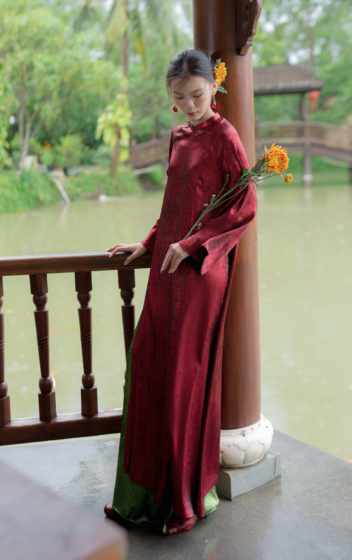 Tich Luu" Ao Dai Set in Metallic Pomegranate Red with Dark Moss Pants - Close-up - Authentic Vietnamese fashion