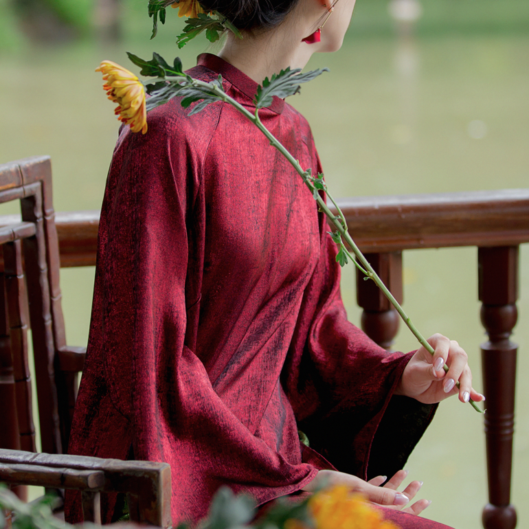 Tich Luu Ao Dai Set in Metallic Pomegranate Red with Dark Moss Pants [Modern cut] - side profile by Moc