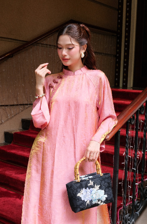 “Tú Trúc” – Silk Brocade Handbag with Bamboo Handle