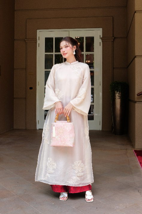 “Tú Trúc” – Silk Brocade Handbag with Bamboo Handle