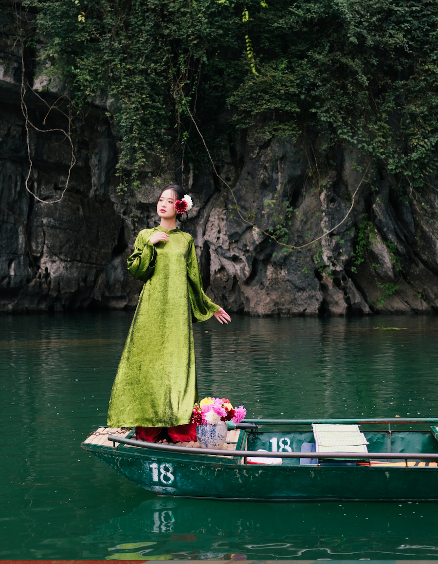 "Luc Uyen" Ao Dai Set in Metallic Green with Red Metallic Pants [Modern cut]