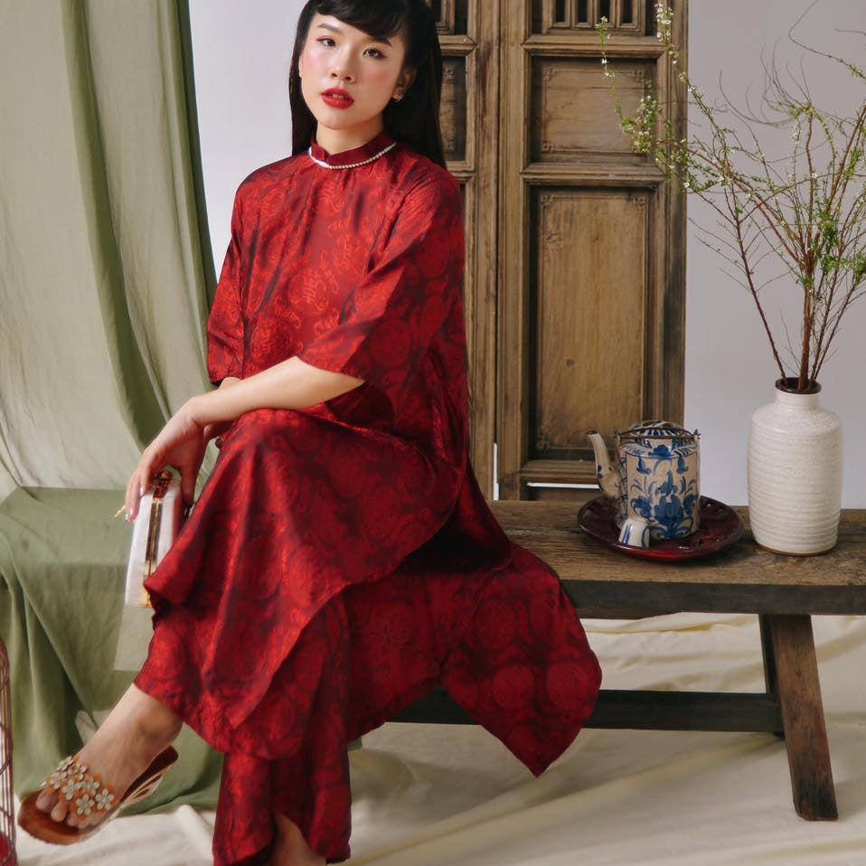 Vietnamese Ao Dai - Loc Tho Ao Dai set - Wormsilk in Crimson [Modern cut] - front view in brocade in red by Moc