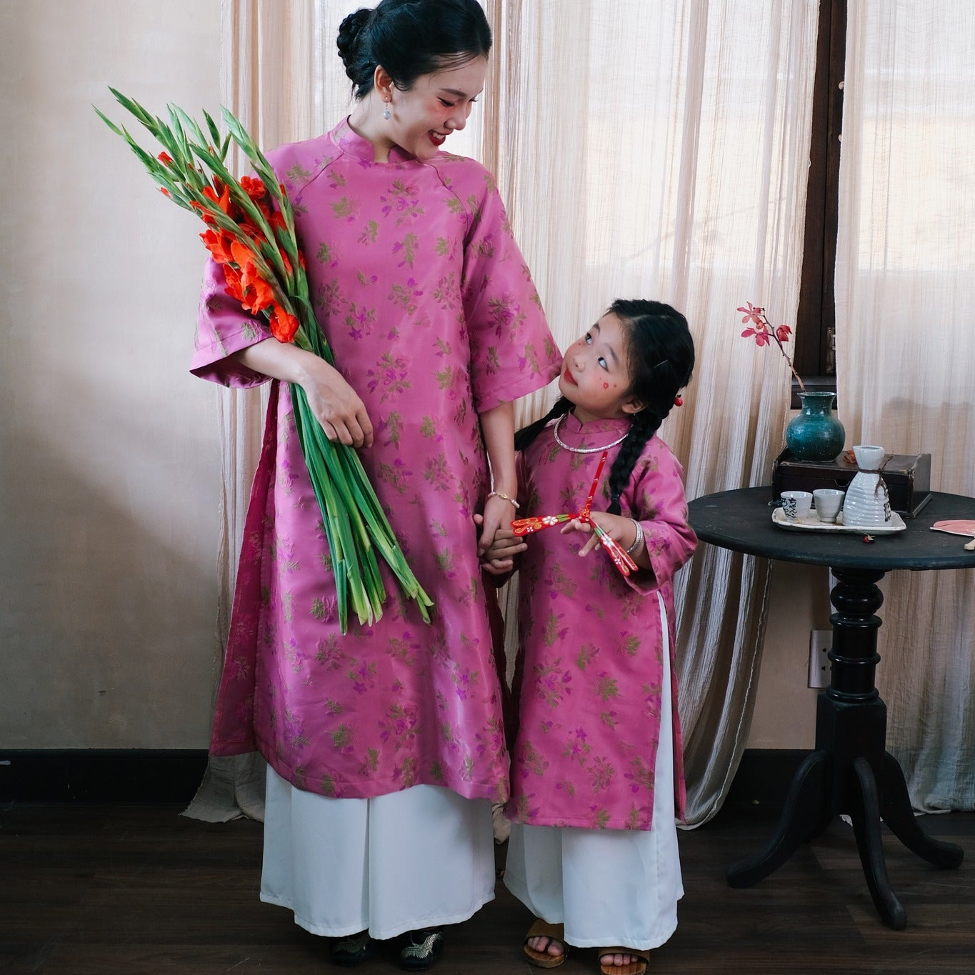 Tu Dinh Huong Ao Dai set - Jacquard Flowers on silk in Pink [Modern cut] - styled presentation by Moc