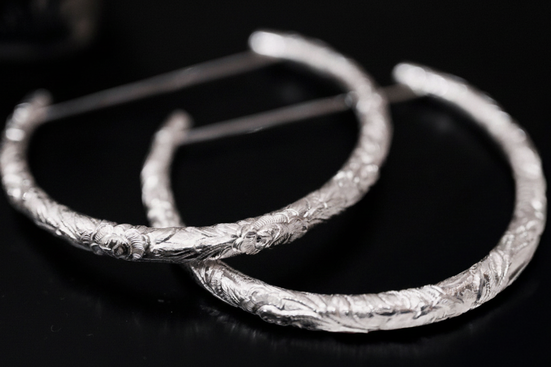 “Phượng Vũ” – Hand-Embroidered Velvet Handbag in Midnight Black