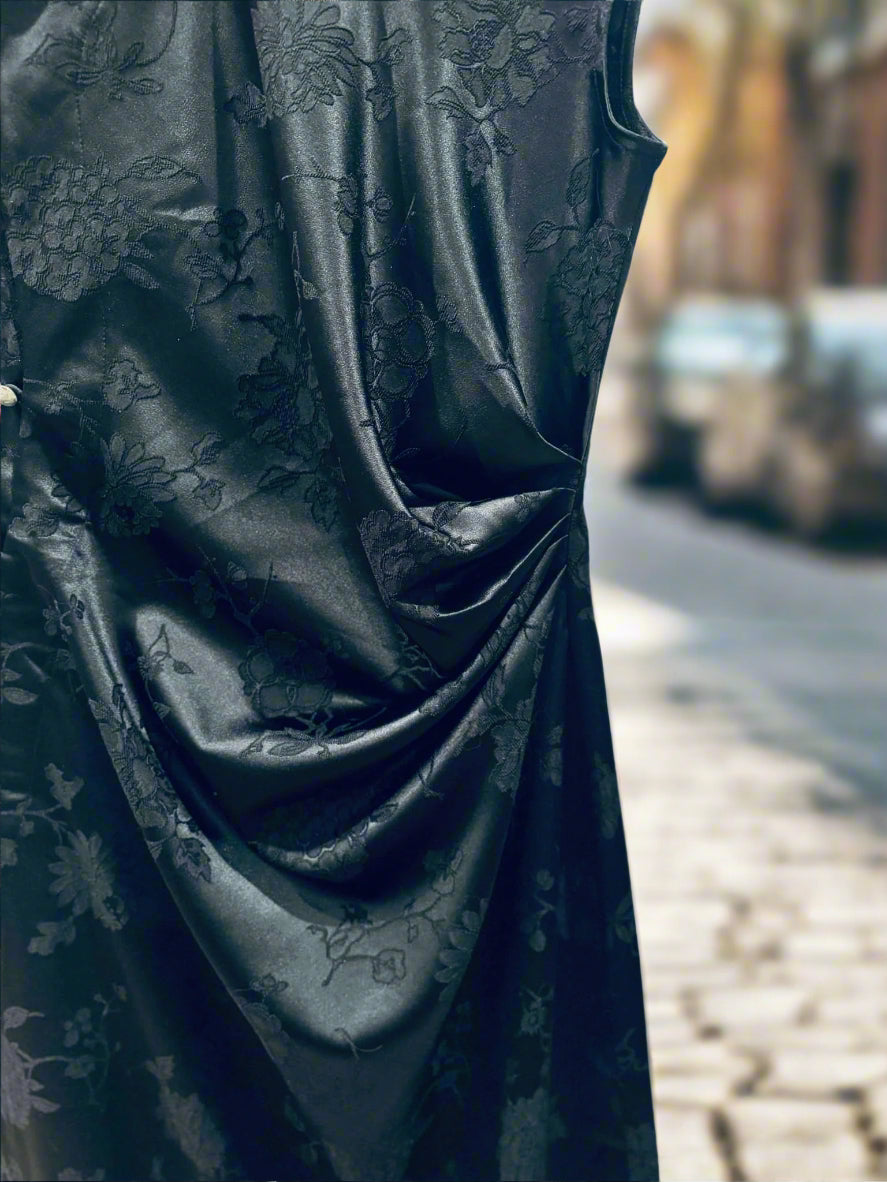 "Hương Trầm sleeveless cheongsam in black silk jacquard with modern floral pattern by Hy Phuong"