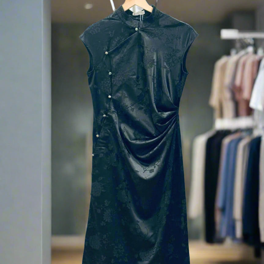 "Sleeveless black cheongsam top by Hy Phuong in silk jacquard weave, modern design"