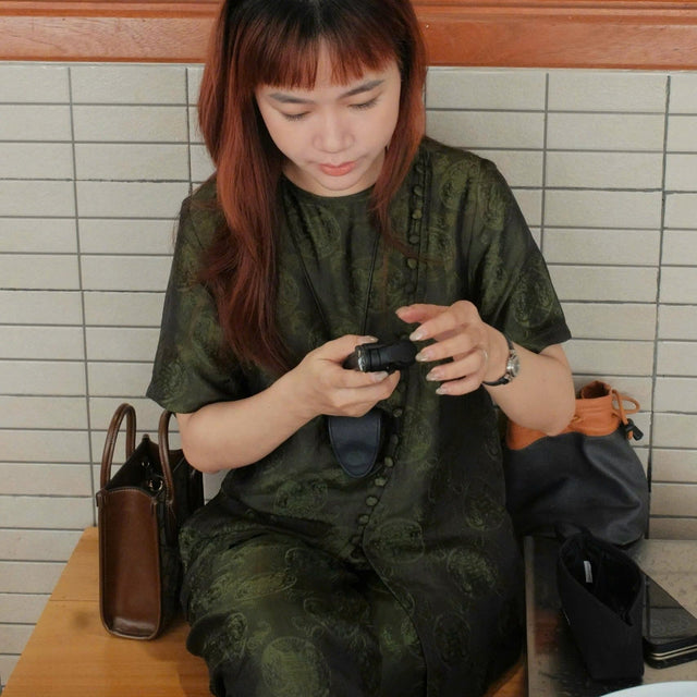 “Diagonal Grace” Ao-Ngan Set – Short-sleeve Worm Silk in Moss Green