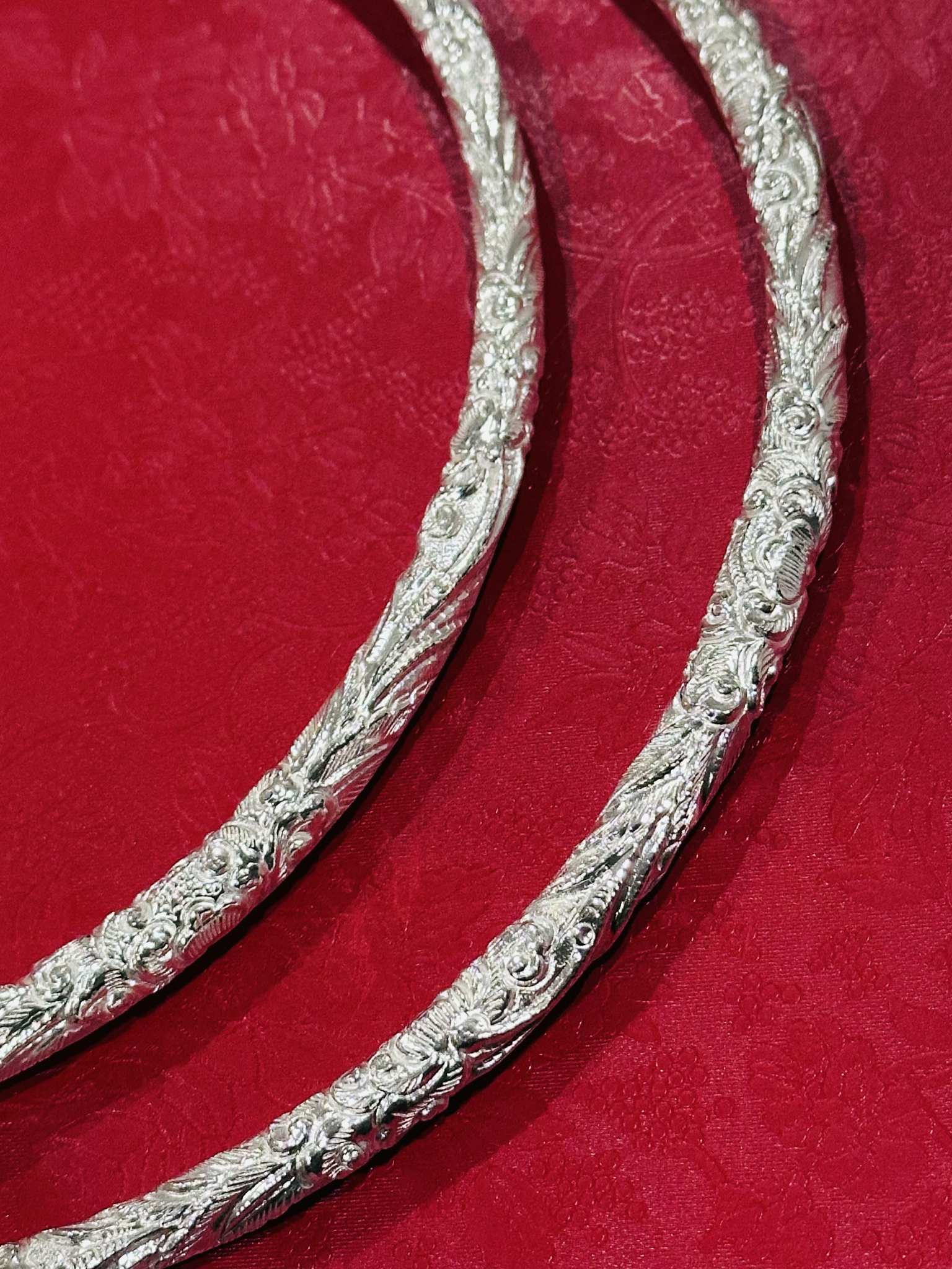 Vietnamese Silver - Mẫu Đơn Vân Torque Necklace in Fine-silver in Peony Pattern - detail close-up in silver by HI de Maison